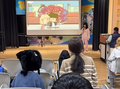 利用兒童朝會向全校宣導失智症圖片